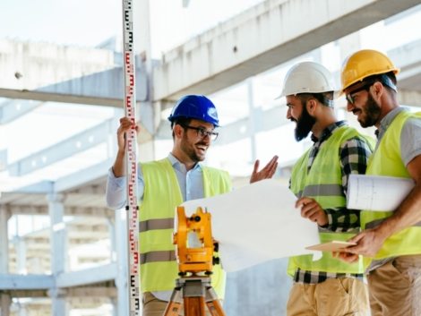 portrait-of-construction-engineers-working-on-XRKS6F2