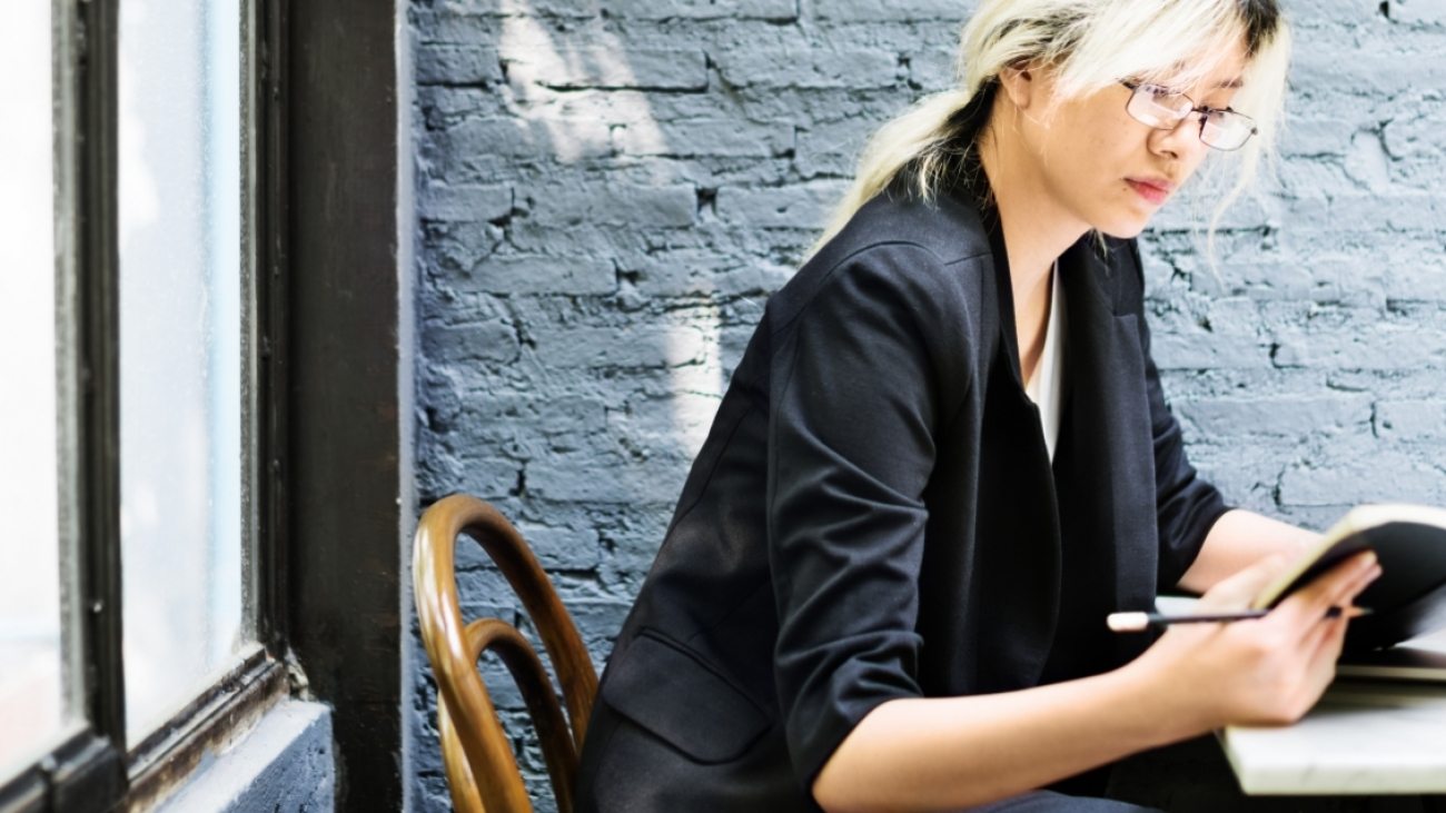 asian-businesswoman-laptop-planning-strategy-PQFT2HE