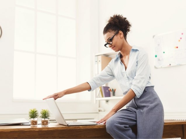 business-woman-opening-laptop-at-office-PU4ZAGW