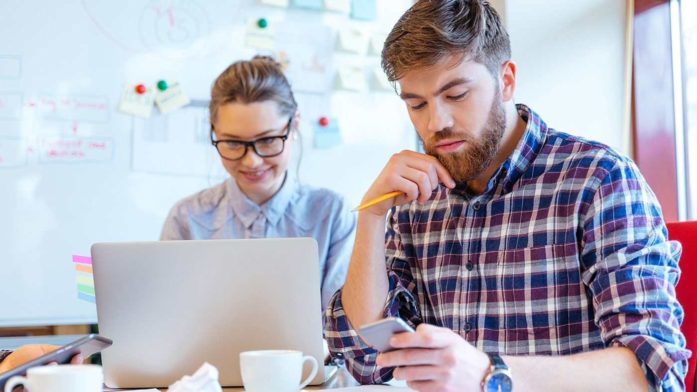 people-working-in-office-P3DBYE3
