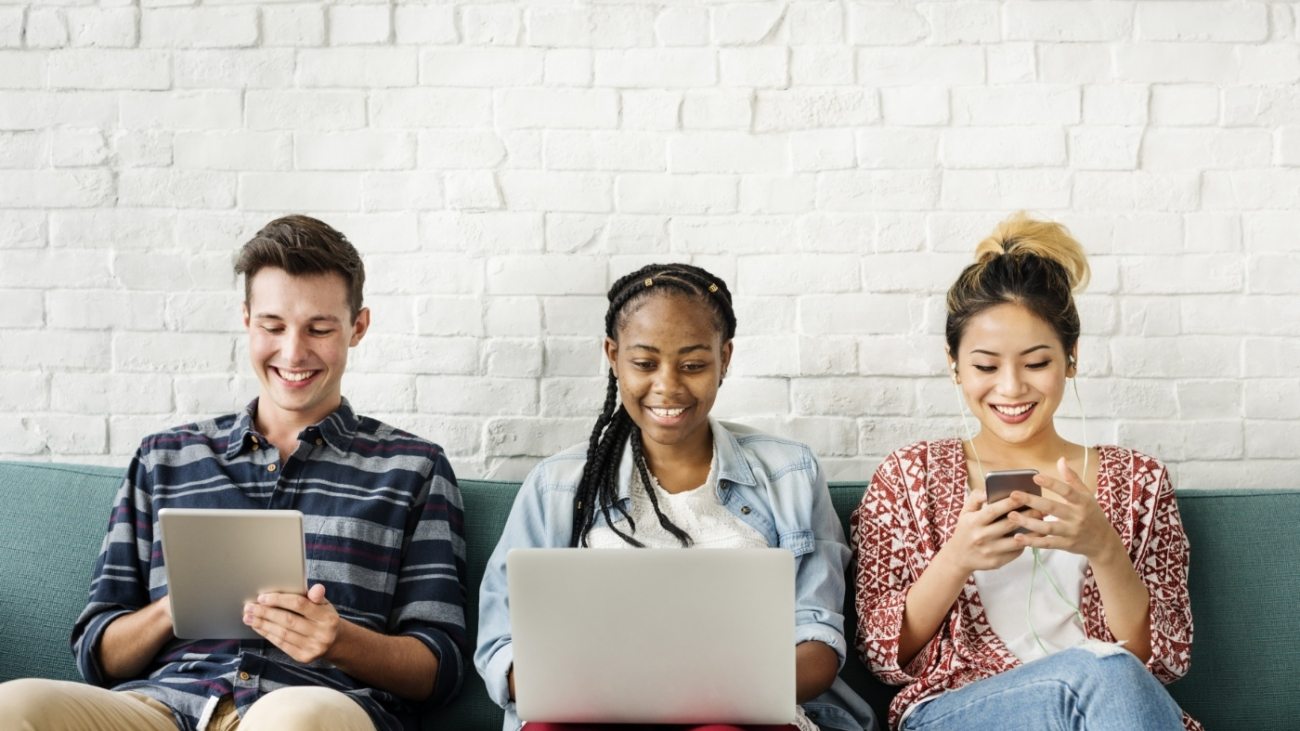 diversity-young-teens-people-friends-concept-PTZ4RGN