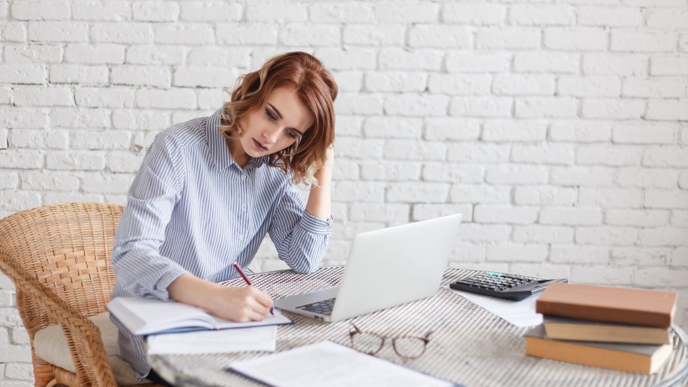 woman-freelancer-female-hands-with-pen-writing-on-P369BAX(1)