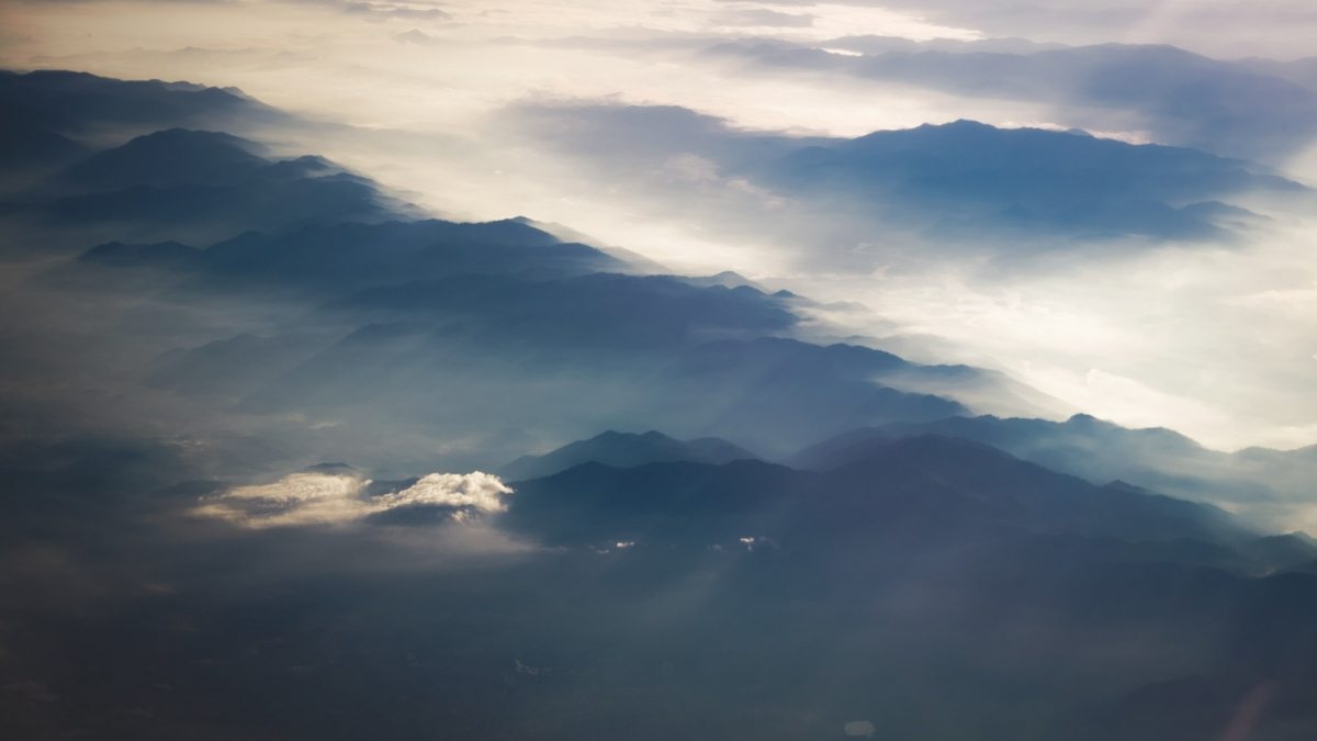 photo-1464618467402-861f7e42a840