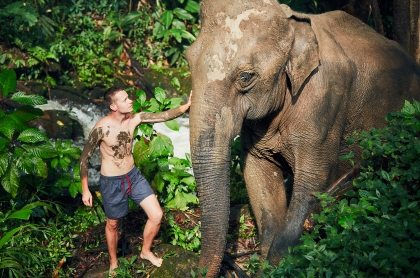 traveler-with-elephant-PYYEKQD