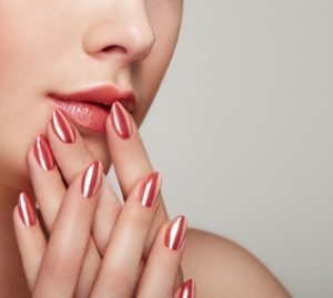 beauty-woman-with-perfect-makeup-PYBLP9B