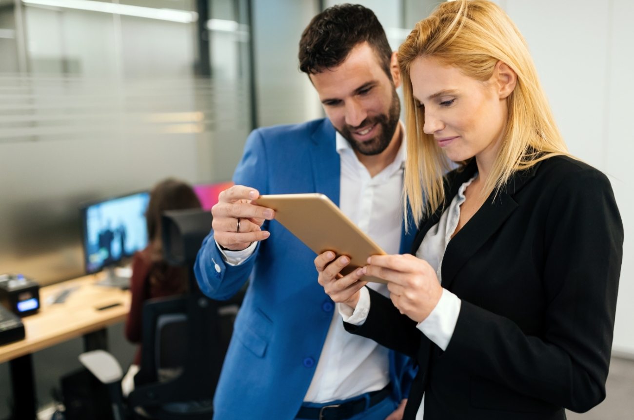 businesspeople-discussing-while-using-digital-WFGVC3X