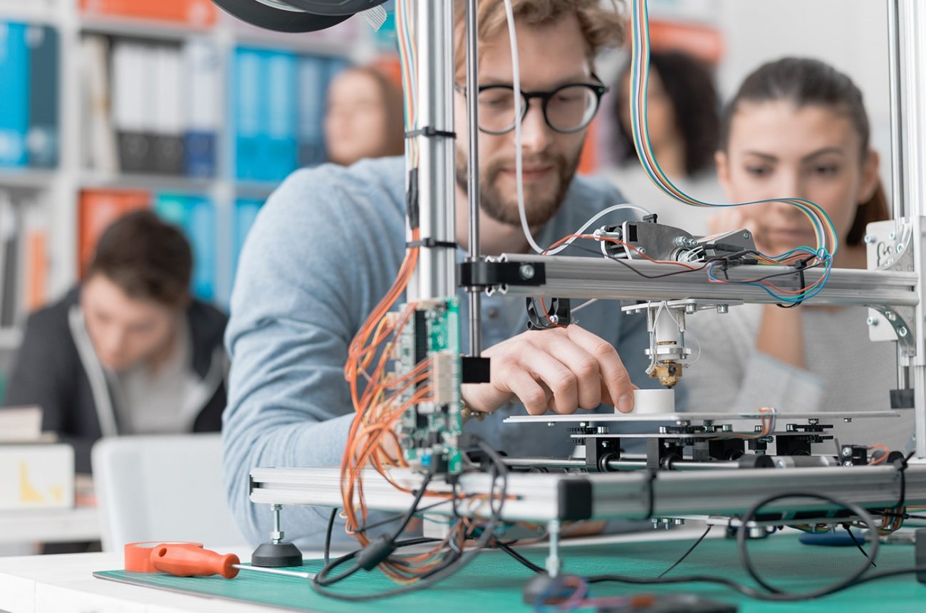 students-using-a-3d-printer-PJKMSXD