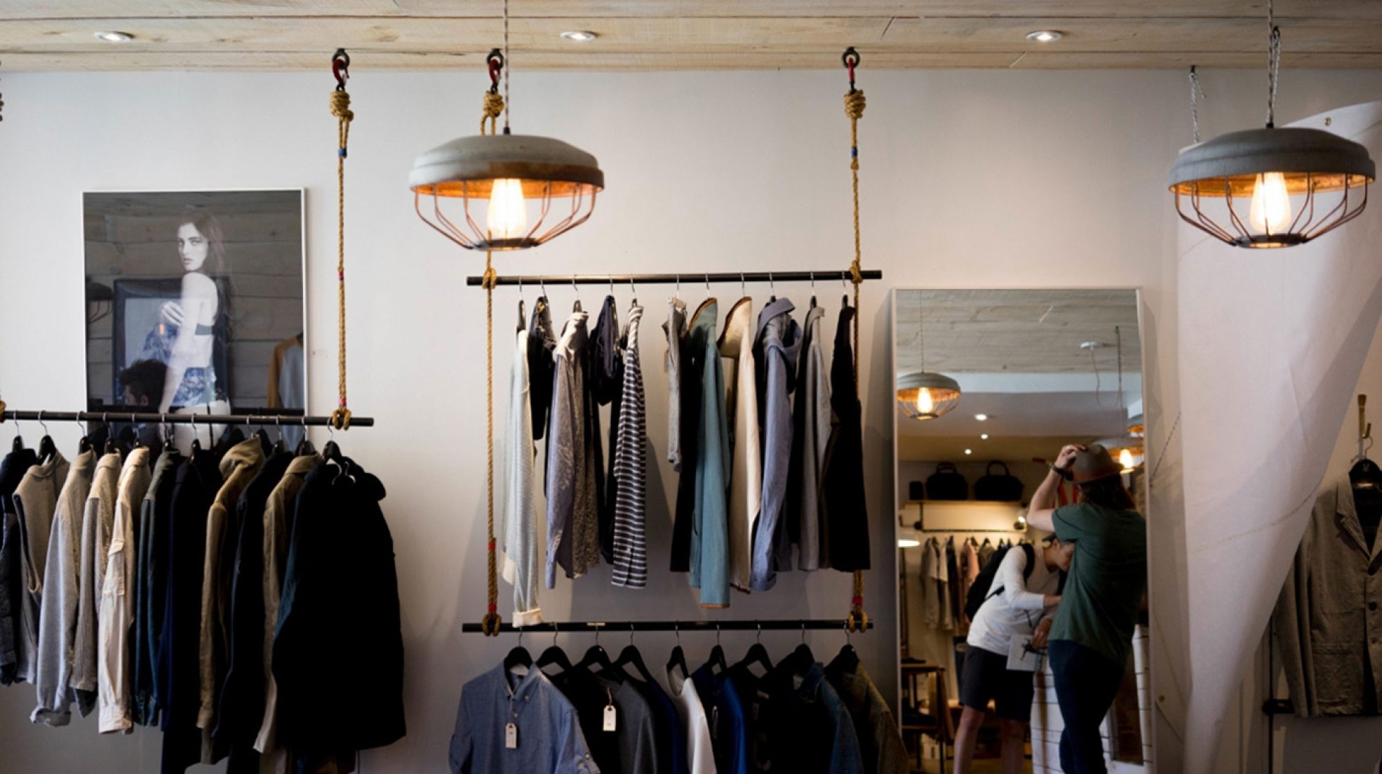 www.pexels.com--photo--closet-shopping-clothes-fashion-26549