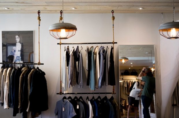 www.pexels.com--photo--closet-shopping-clothes-fashion-26549