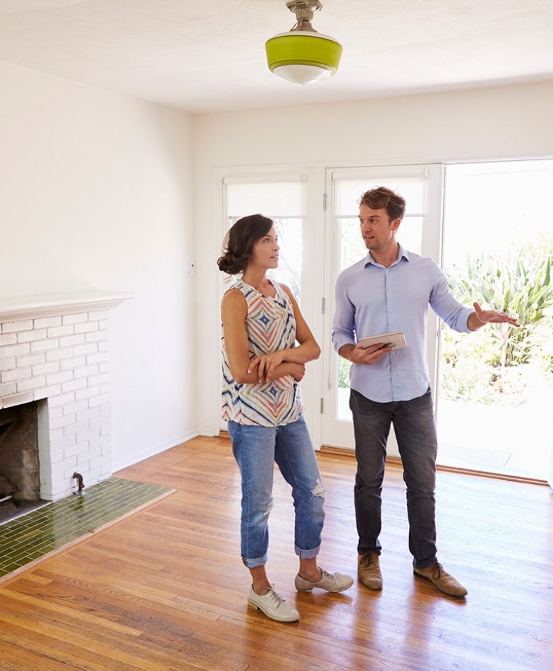 male-realtor-showing-female-client-around-house-PXLCYLL-784x951