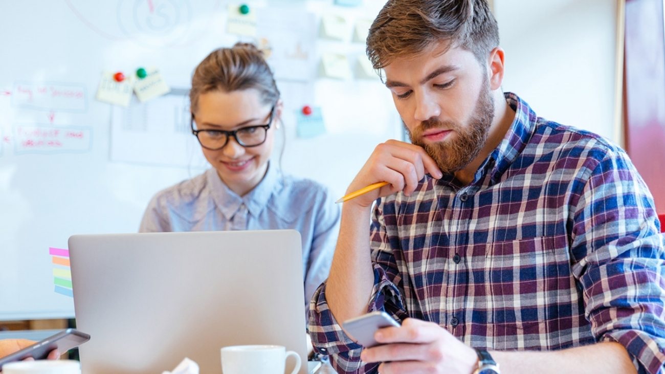 people-working-in-office-P3DBYE3
