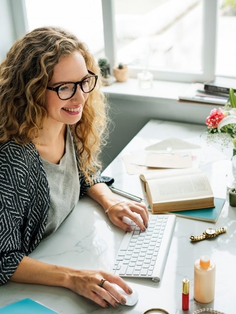 lady-girl-business-career-agenda-data-office-P855EST