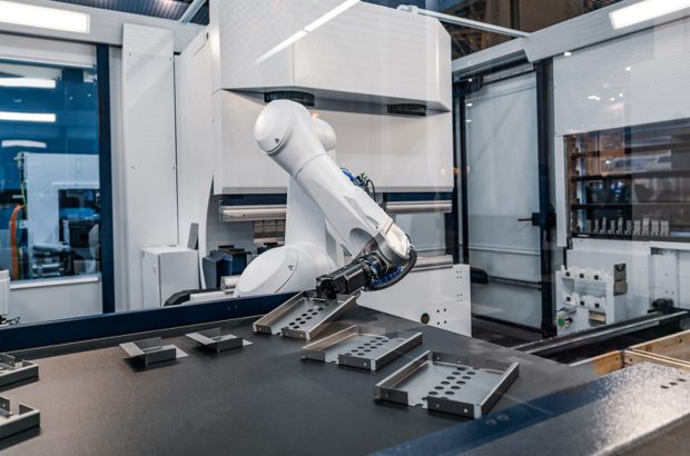 robotic-arm-modern-industrial-technology-DUCYZJ7